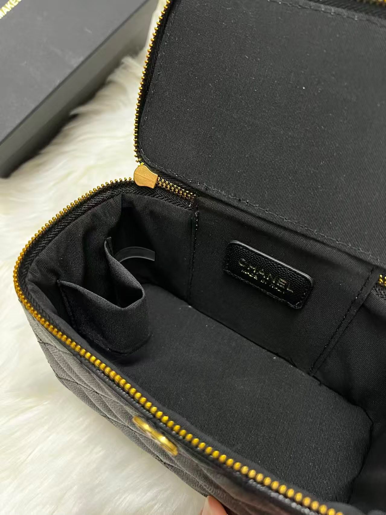 Vanity noir grainé caviar