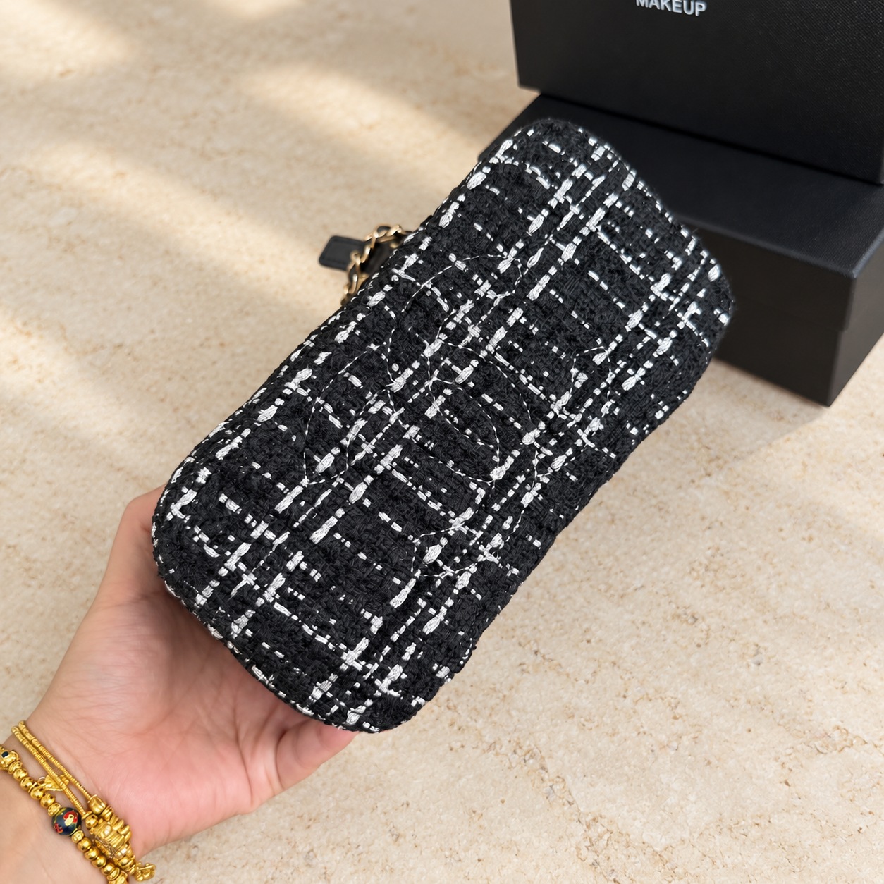 Vanity tweed, vue 4